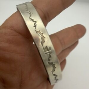 Vintage Native American Navajo HAND STAMPED silver Bracelet 7.25 in